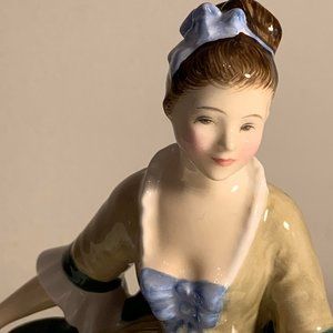 Royal Doulton “Elegance” hand painted porcelain figurine HN 2264 Mint cond